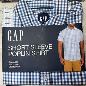 GAP Short Sleeve Blue and White Collared Shirt